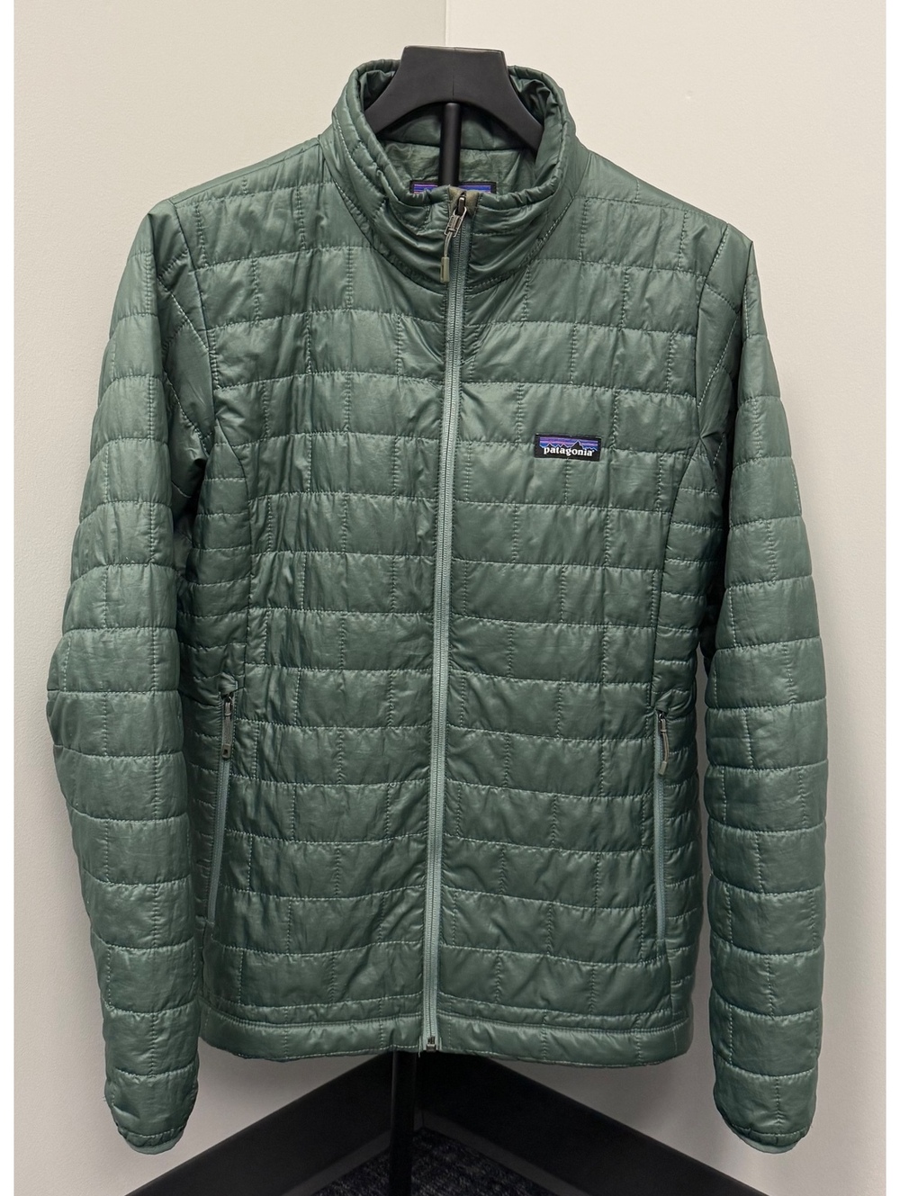 Patagonia Women’s Size Large Nano Puff Pesto Green Lightweight Full Zip Jacket!